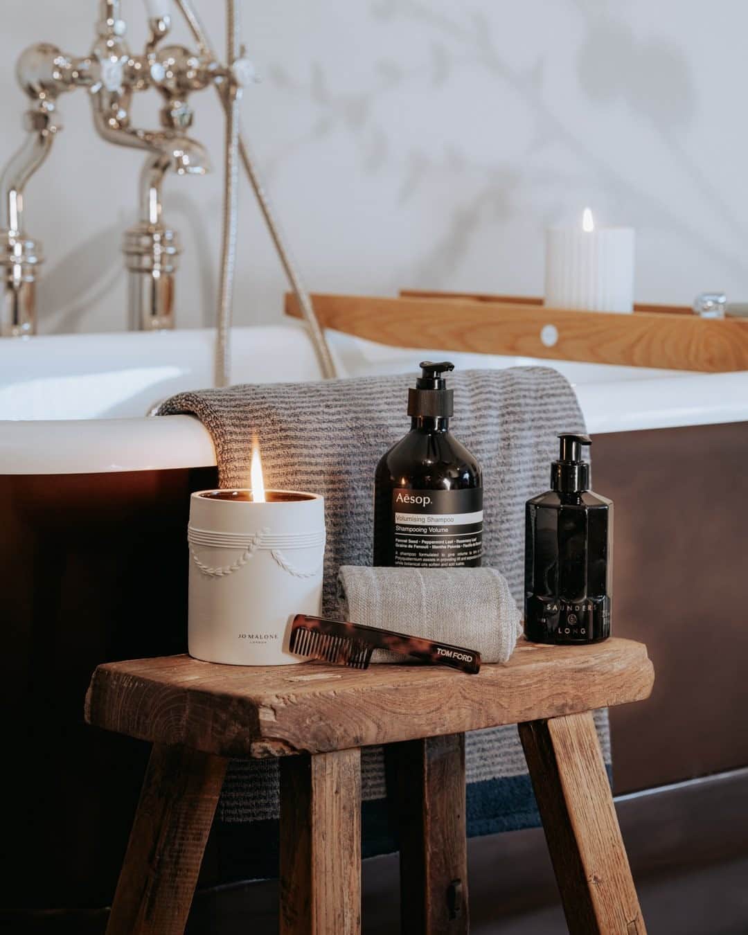 のインスタグラム：「If all that online shopping has taken its toll, kick back and take a minute. We’ll be here if you need us...#MRPORTERLittleLuxuries」