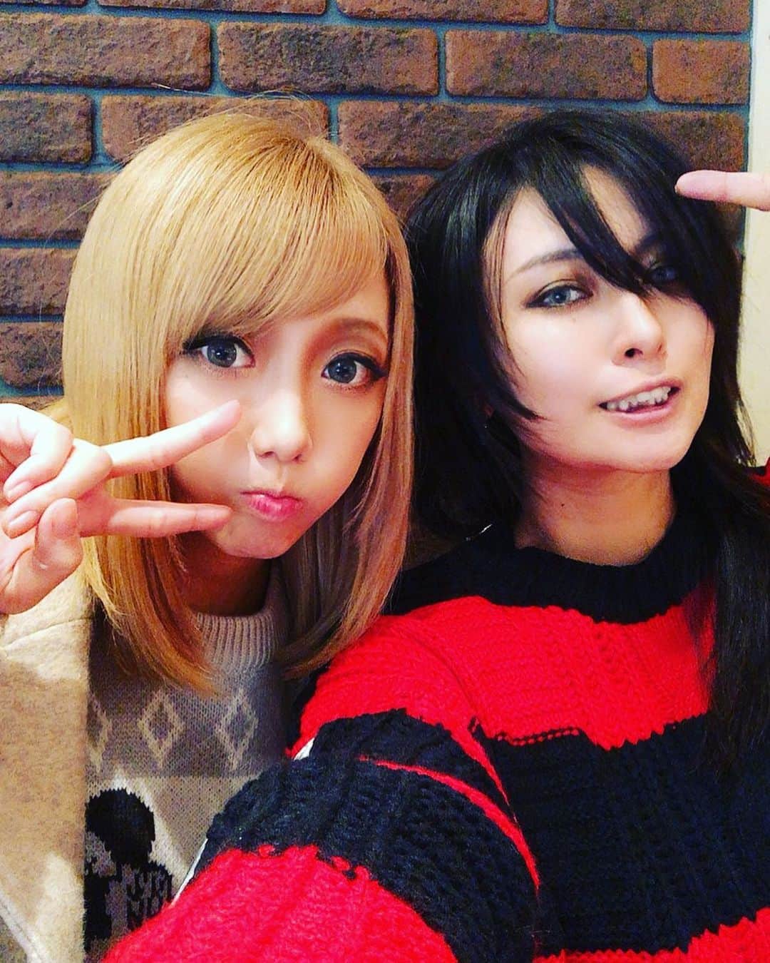 Re：NOさんのインスタグラム写真 - (Re：NOInstagram)「親友と語って、癒しの姪っ子と遊んで、今も変わらず昔のグッズを愛用してくれてるばぁちゃんと飲んで、あたたかい1日でした。ありがとう。」11月28日 0時01分 - reno_vocal