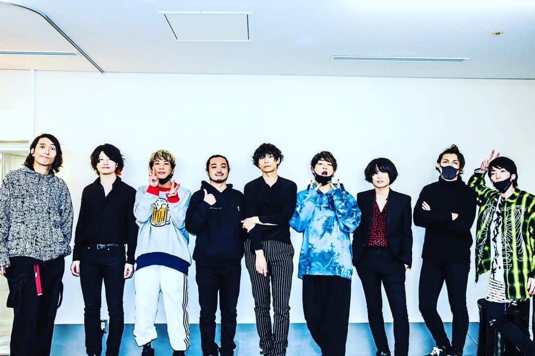 磯部寛之のインスタグラム：「Thank you Osaka! Thank you GREENS♡ Hiro 大阪ありがとう！グリーンズさんもありがとう♡今後ともよろしくお願いいたします。ひろ #alexandros #theoralcigarettes #creepynuts #greens #osaka」