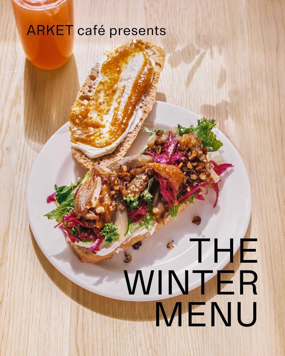 ARKETさんのインスタグラム写真 - (ARKETInstagram)「Our new winter menu is here to serve healthy winter warmers for the whole family. Created by ARKET Head Chef Martin Berg and his team, the menu combines Northern recipes and influences from afar, emphasising traditional methods and responsibly produced local ingredients. Roasted sweet potatoes, grey peas, beetroots, pickled red cabbage and walnuts rest at the heart of our salads, flatbread pizzas and wraps. Complemented with a rich lentil soup with garam masala notes and a seasonal offering of hot drinks and herbal infusions, the menu is available at selected ARKET Cafés. - As a thank you for supporting us during these times, we now offer a 10% discount on all takeaway. - #ARKET #ARKETcafé」11月28日 0時04分 - arketofficial