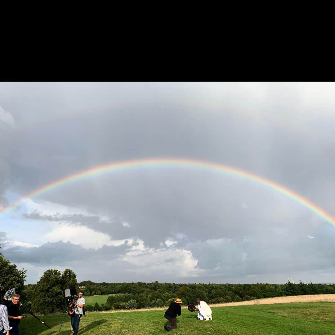 タイリース・ギブソンさんのインスタグラム写真 - (タイリース・ギブソンInstagram)「That really happened...... We scheduled a Photoshoot in London.... Woke up to heavy rain and overcast.... Then suddenly the biggest rainbow ever was in the sky..... I think God winked at me again and said remain calm... I got you..... #FavorAintFair shout to photographer LEGEND @kwakualston we had a blast..... Same photographer who did the #WakandaMovieCover and the LionKingMovie with Queen @beyonce he’s out here shifting culture one photo at time and I was honored to shoot with this legend! Happy holidays big bro cheers to 10+ years of brotherhood!」11月28日 0時08分 - tyrese