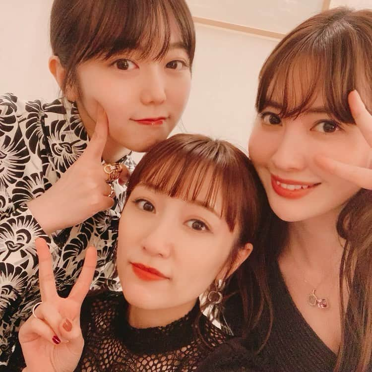 高橋みなみさんのインスタグラム写真 - (高橋みなみInstagram)「11月26日いい風呂の日は ノースリーブスのデビュー日✨ あっという間に12周年を迎えました😊  2013年リリースのキリギリス人が最新シングルと言い続け7年笑  今年もノースリーブスとして目立った活動はしていませんが、 各々やりたい事をしながら 大事な時には集まれるこの関係性に感謝です！  そしてマイペースな私達を応援し続けてくれている皆さんにも本当に感謝！！🥺 ありがとうございますー✨  これからもゆっくりのんびりと日々を重ねていきたいな！ 今後ともよろしくお願いします✨😊  #ノースリーブス #no3b #12周年 #いい風呂の日  #thankyou」11月28日 0時17分 - taka37_chan