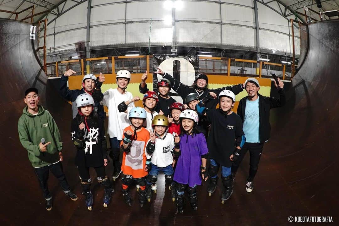 安床武士のインスタグラム：「Thank you for watching✨ RAMPAGE JAM Jr. show was great show!! You can watch Jr.’s show on my YouTube channel. (Link in bio)  ご視聴ありがとうございました！ 子供達が配信中にどんどん進化していく姿を見れてMCしながら感動しました。 本当にこのライブ配信をして良かった…！ ジュニアショーはYouTubeでいつでも観られるのでぜひ見てください⚡️ 今回は @ascschool 全面協力で実現できました。 @eitoyasutoko 、裕介ありがとう！  明日はいよいよ僕達の番、ランページジャムVol.2です！ 20時にお会いしましょう！ 📷 @kubotafoto .  #rampagejam #ランページジャム #ランジャム #rampagejamjr #rollerblading #inlineskate #rollerfreestyle #インラインスケート #ローラーブレード」