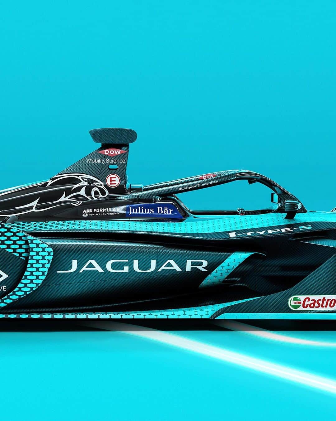 Jaguarさんのインスタグラム写真 - (JaguarInstagram)「Our new all-electric #ITYPE5 race car is lighter than last season, with a reduced centre of gravity and a brand new powertrain developed in-house to increase efficiency. Follow @JaguarRacing for exclusive content and the latest @FIAFormulaE updates!  #JaguarElectrifies #ABBFormulaE #JaguarRacing #StreetRacing #Racing #ElectricCity #InstaSport #ElectricCars #EV」11月28日 0時21分 - jaguar