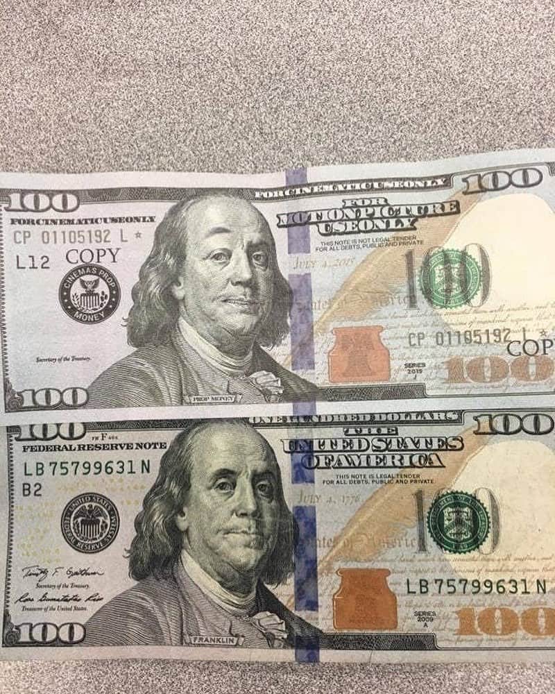ワカ・フロッカ・フレイムのインスタグラム：「Peep this 💵 LoL 😂 😆 #money」