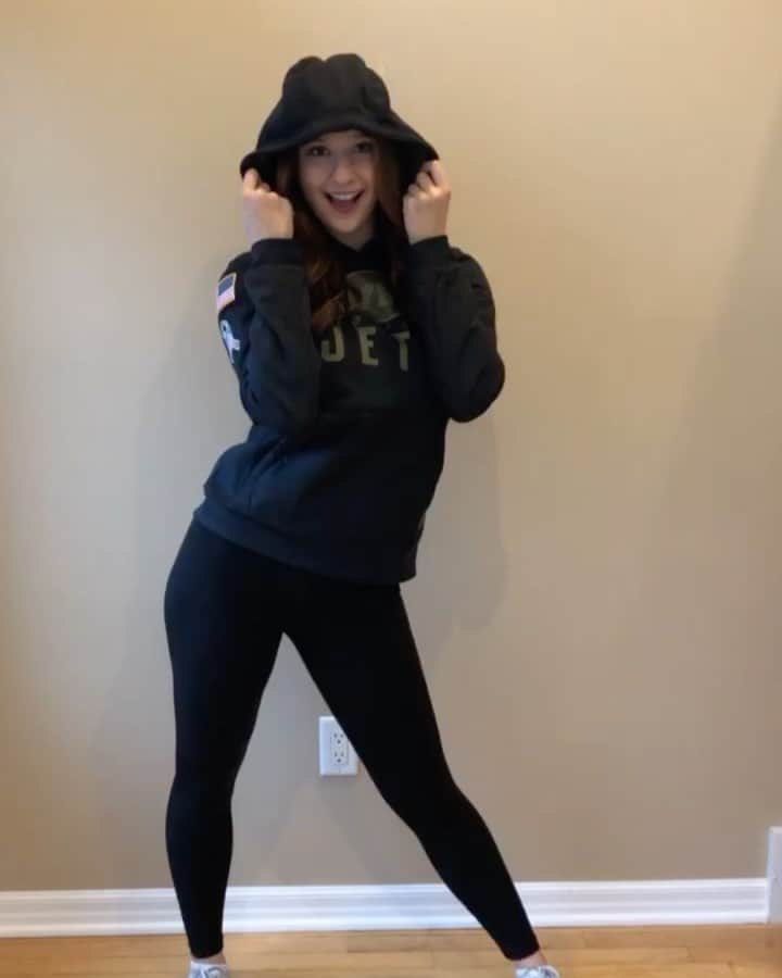 Jets Flight Crewのインスタグラム：「JFC Elena is showcasing some of the Jets gear you can get today on #BlackFriday! Tap our bio link to shop 🛒」