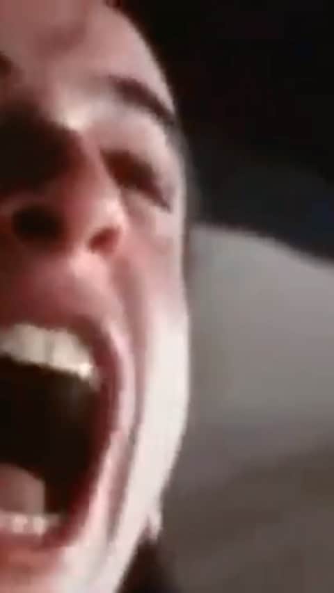 カロライナディークマンのインスタグラム：「ja pensou numa sexta com essa potência e emoção?  baaaabyyyyy, i loooooove yoooooooou 🔈🔉🔊」