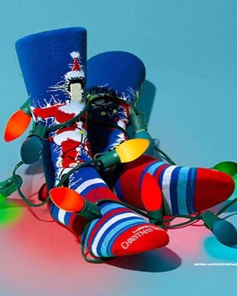 Stanceさんのインスタグラム写真 - (StanceInstagram)「Need Some Holiday Flare 🎄🎅🏼⚡️🚀... Need a little extra holiday boost? We've got just the fix with a range of socks featuring Grinch, Buddy the Elf, Clark Griswold and some tastefully festive vibes to super charge your holiday spirit. And at 20% Off for a limited time, we're going to have the Hap-Hap-Happiest Holiday around. (Black Friday)」11月28日 0時59分 - stanceofficial