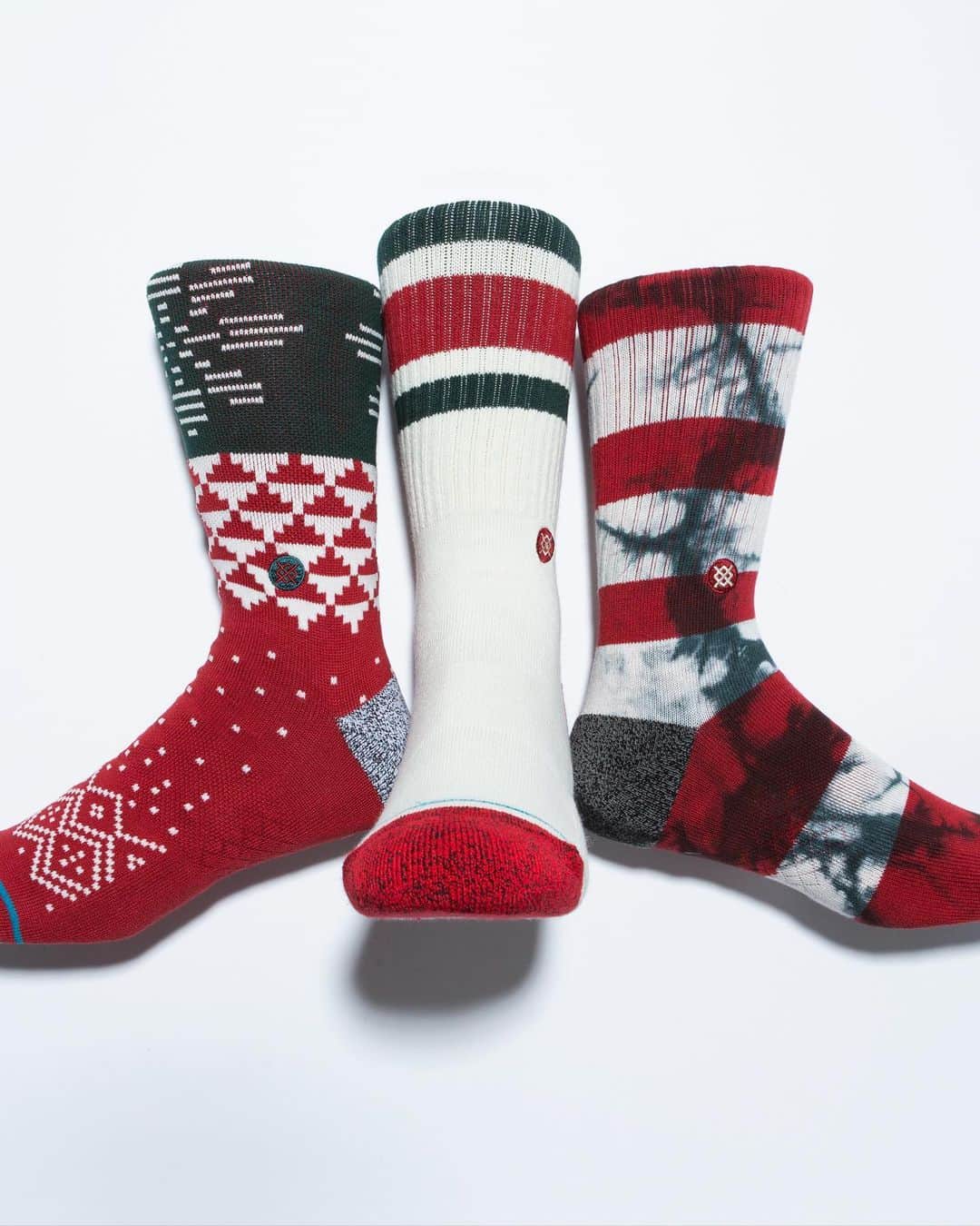 Stanceのインスタグラム：「Need Some Holiday Flare 🎄🎅🏼⚡️🚀... Need a little extra holiday boost? We've got just the fix with a range of socks featuring Grinch, Buddy the Elf, Clark Griswold and some tastefully festive vibes to super charge your holiday spirit. And at 20% Off for a limited time, we're going to have the Hap-Hap-Happiest Holiday around. (Black Friday)」
