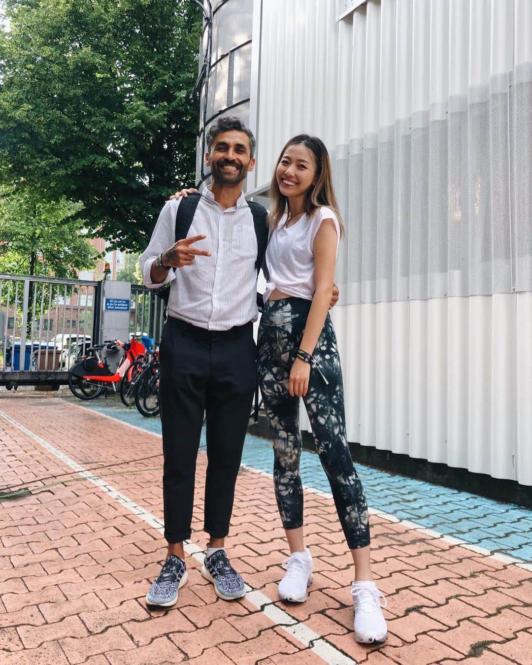 岩崎志保のインスタグラム：「Thanks for the chance to see you. I was inspired by your words , passion , vitality. It's invaluable assets in my life.  adidas Runnersというコミュニティの生みの親。 ベルリンやロサンゼルスで彼の言葉や情熱を直接肌で感じ、もう言葉であらわせないような感情になって(ってこれを書いてる今もそう) あまりうまく言えないけど、彼に出会えたことは私の人生において間違いなく財産です。 私も彼のように挑戦を忘れず突き進んでいきたい！🔥  #FarewellYousef」