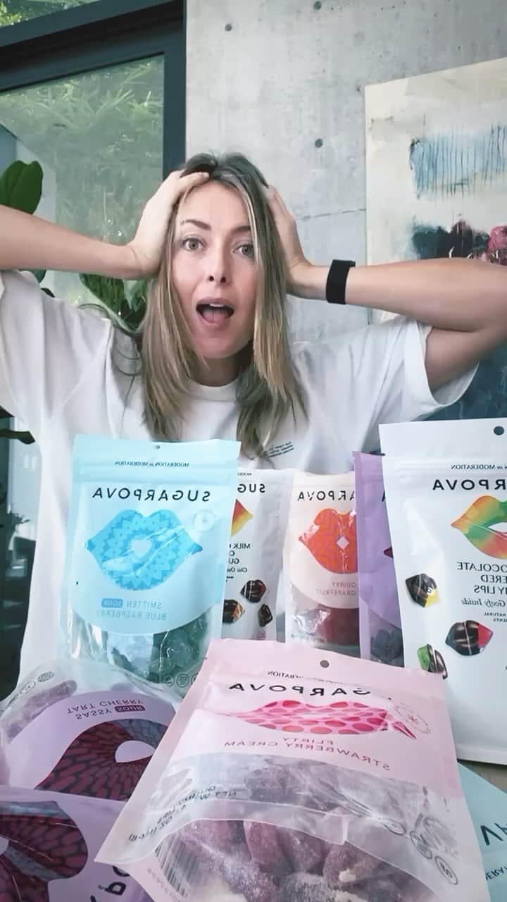 マリア・シャラポワのインスタグラム：「Just ordered a 12 case set of wine with no discount on a Black Friday. @sugarpova wouldn’t do that to you 😉」