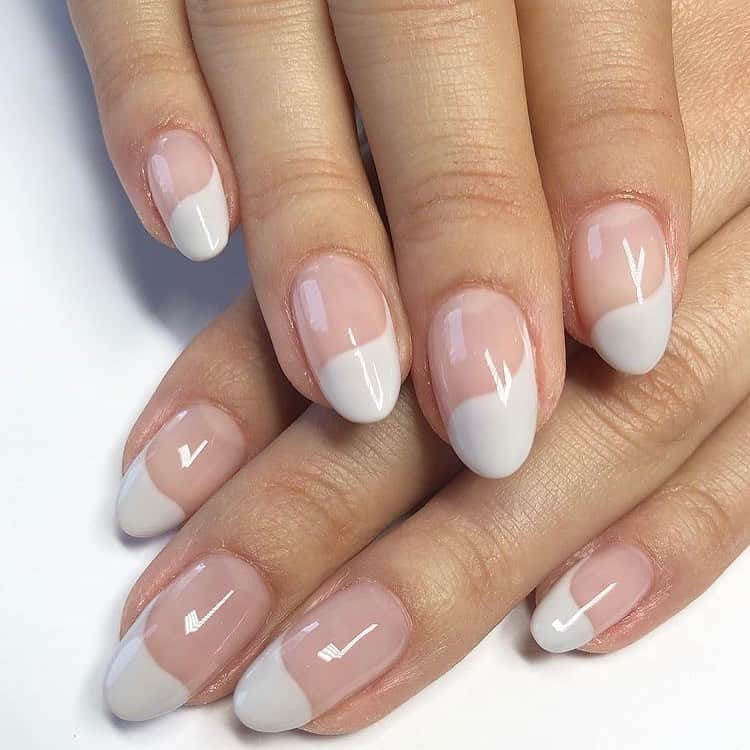 CosmoProf Beautyさんのインスタグラム写真 - (CosmoProf BeautyInstagram)「The weather outside is frightful, but these nails are so delightful❄💅⁣ ⁣⁣⁣⁣⁣ Nails by @bluesy_nails using OPI I Cannoli Wear OPI and OPI Top Coat to create the perfect, winter mani for her client.⁣ ⁣ B3G1 FREE OPI Nail Lacquer and Gel Color at Cosmo Prof! #BlackFriday sale ends November 29th! SHOP via #LinkInBio⁣⁣⁣⁣ ⁣⁣⁣⁣ #repost #opi #opinails #opinailpolish #opipolish #cosmoprofbeauty #licensedtocreate #nailtrends #nailinspo #frenchmanicure #classicnails」11月28日 6時26分 - cosmoprofbeauty