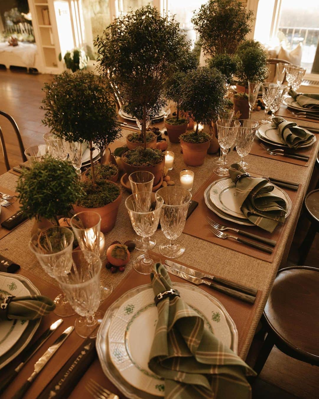 エイドリアン・バイロンさんのインスタグラム写真 - (エイドリアン・バイロンInstagram)「THE DETAILS 🌳 @elleaudrey_bryant  Our first Thanksgiving @ClaudetteBailon & @GerdAlexander’s “Alexander Manor”. I always host Thanksgiving...Thank you for letting me take over your great room AGAIN. Lol. The theme started as “90’s Ralph Lauren x Equestrian vibes” to - “English “Peaky Blinders” & landed at - @elleaudrey_bryant saying... “We were riding horses at Aunt Helen’s estate (The Movie: Cruel Intentions) & just popped in for a casual dinner.” LOL. Bryant is truly the best! Such a visionary & always goes above & beyond - casually of course. Ha. I loved the details of berries, nuts & fruit on the table. And the little trees are REAL! Let’s see how long I can keep them alive? Who’s taking bets?!👇🏽  📸 @tylerkennyphoto」11月28日 6時29分 - adriennebailon