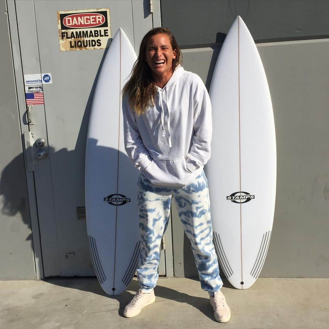 コートニー・コンローグさんのインスタグラム写真 - (コートニー・コンローグInstagram)「@stamps.surfboards thank you for always making me beautiful boards I always feel so grateful! 🤗」11月28日 1時02分 - courtneyconlogue