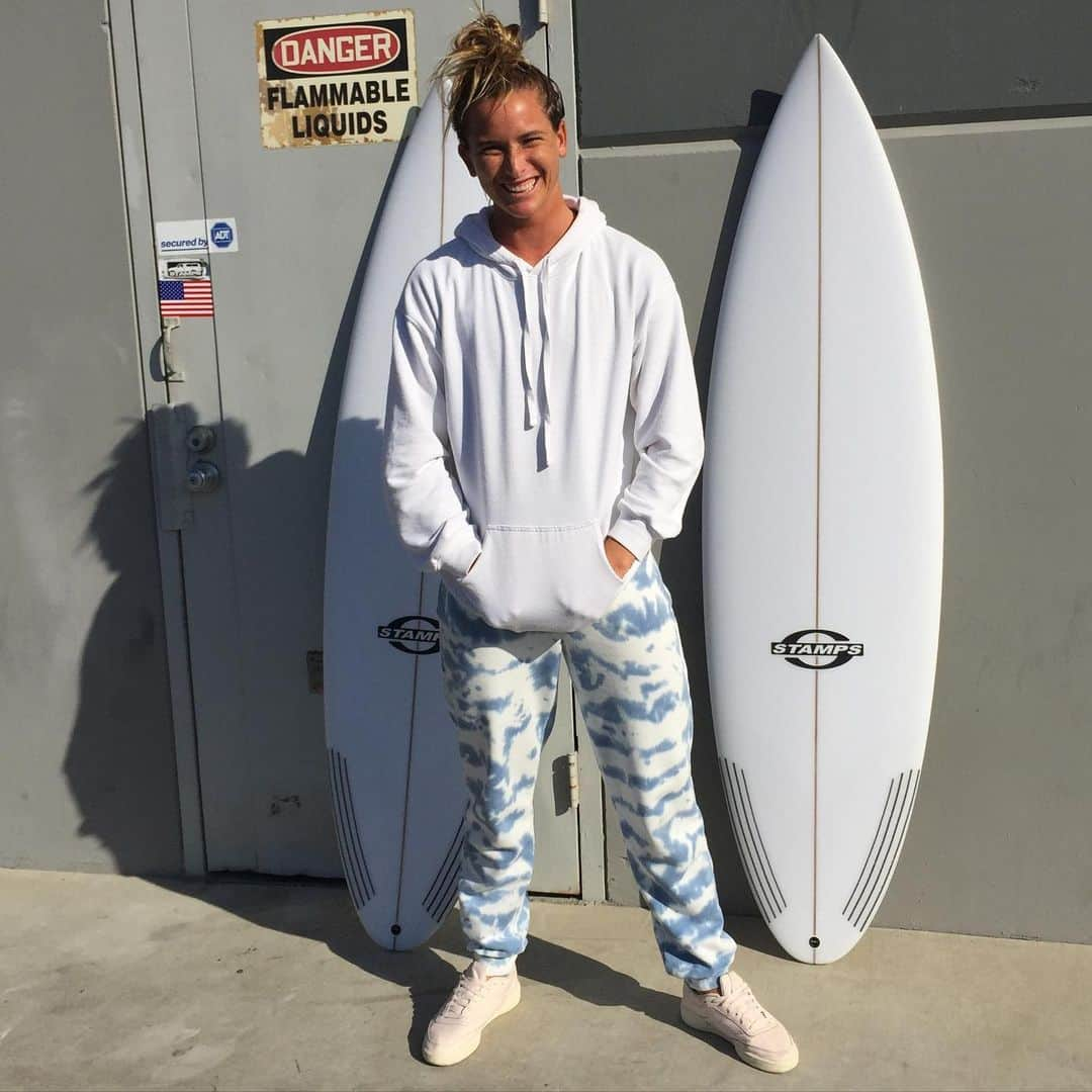 コートニー・コンローグさんのインスタグラム写真 - (コートニー・コンローグInstagram)「@stamps.surfboards thank you for always making me beautiful boards I always feel so grateful! 🤗」11月28日 1時02分 - courtneyconlogue