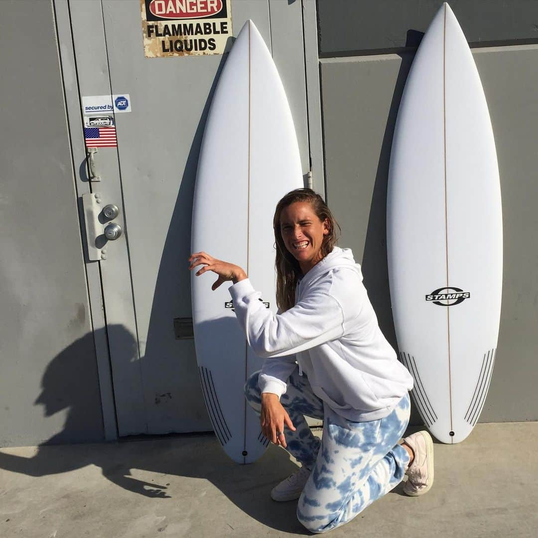 コートニー・コンローグさんのインスタグラム写真 - (コートニー・コンローグInstagram)「@stamps.surfboards thank you for always making me beautiful boards I always feel so grateful! 🤗」11月28日 1時02分 - courtneyconlogue