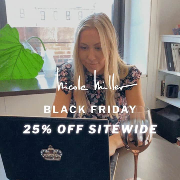 ニコールミラーのインスタグラム：「You when you see 25% off site wide. #BlackFriday starts NOW!!! *Adds everything to cart* #sale #shopnow #NMHoliday2020」