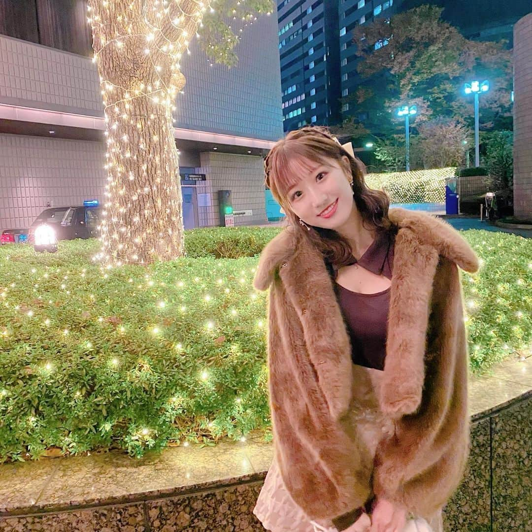 田辺真南葉さんのインスタグラム写真 - (田辺真南葉Instagram)「𝐢𝐥𝐥𝐮𝐦𝐢𝐧𝐚𝐭𝐢𝐨𝐧...★ . . . ♥𝐨𝐮𝐭𝐞𝐫__dazzlin ♥𝐭𝐨𝐩𝐬__melt the lady ♥𝐬𝐤𝐢𝐫𝐭__melt the lady ♥𝐡𝐚𝐢𝐫 𝐚𝐜𝐜𝐞𝐬𝐬𝐨𝐫𝐲__moca Tokyo  #ガーリースタイル #ガーリーコーデ #dazzlin #ダズリン #meltthelady #メルト #メルトザレディ #mocatokyo #モカ #モカトウキョウ #ヒルトン #ヒルトン東京ベイ #ヒルトン東京 #イルミネーション」11月28日 1時10分 - manaha_tanabe