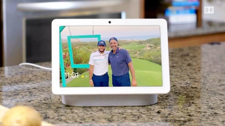 セス・カリーのインスタグラム：「Got a chance to catch up with Uncle Chuck other day ahead of The Match - I can’t believe he’s betting anything at all 😂  In partnership with Google #Pixel5 and #NestHubMax. @madebygoogle #paid」