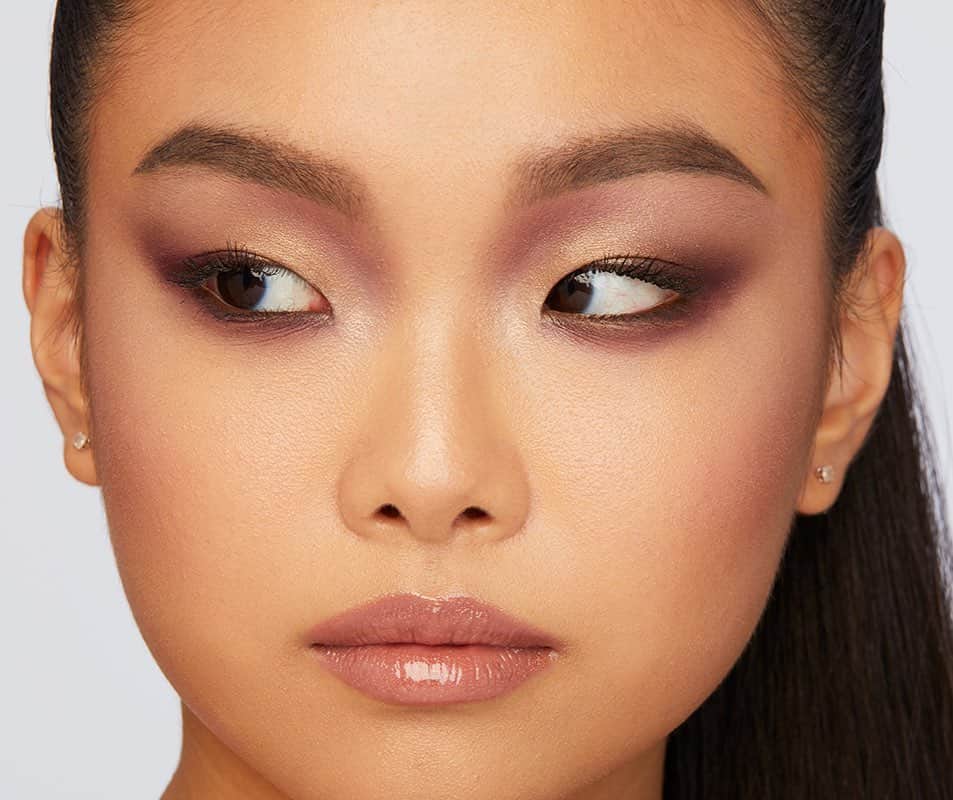 Maybelline New Yorkさんのインスタグラム写真 - (Maybelline New YorkInstagram)「That look you give when you spot a #blackfriday deal👀. Tag a friend who is adding to their cart right now! Get this gorgeous look by @erinparsonsmakeup using our #colorstrike eyeshadow pens in shades ‘tempt’ & ‘flash’, tattoo studio gel pencil in ‘bold brown’, #lashsensational mascara, and #liftergloss shade ‘crystal’.」11月28日 1時23分 - maybelline