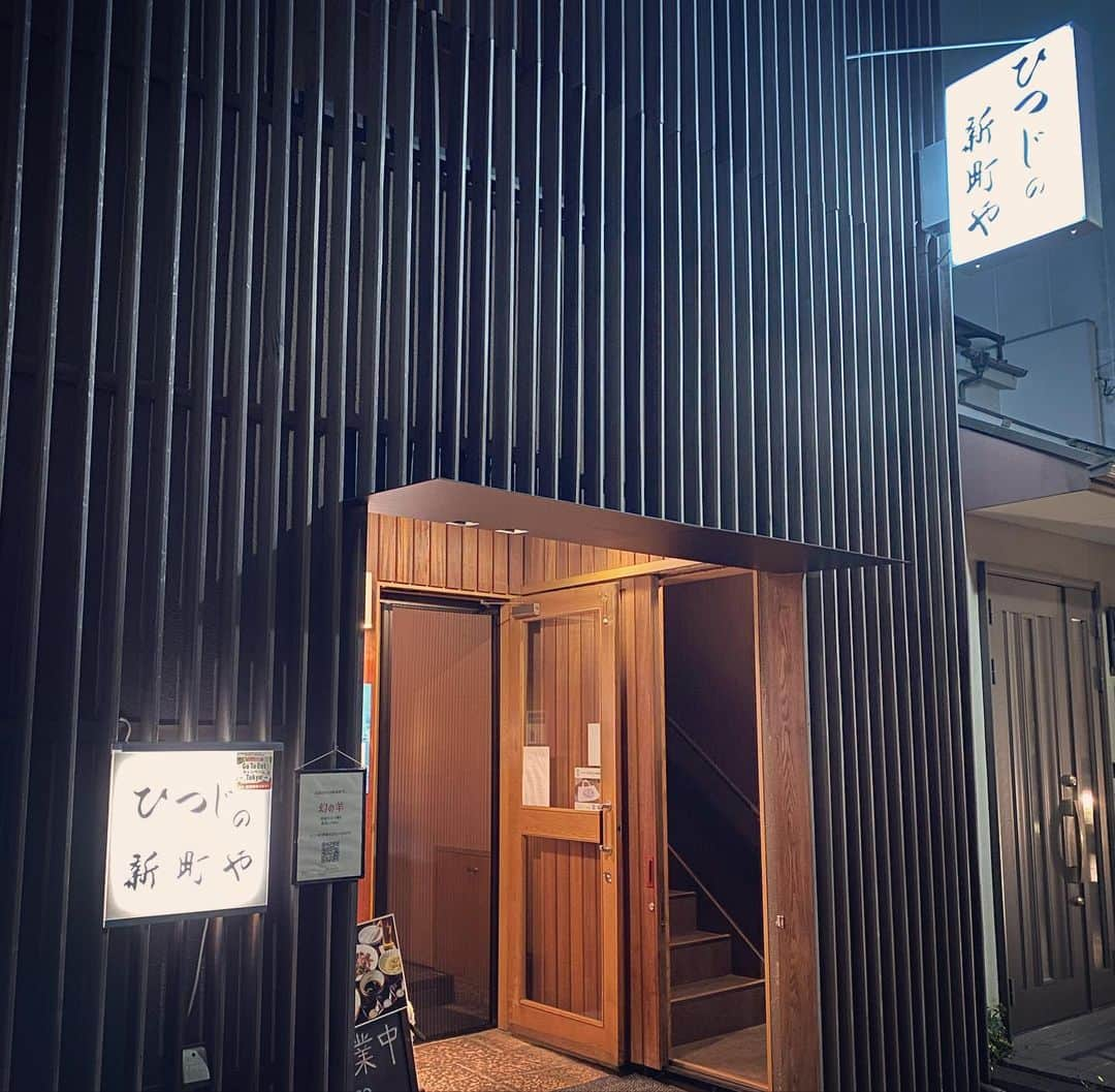 ひぐち君さんのインスタグラム写真 - (ひぐち君Instagram)「先日、門前仲町「ひつじの新町や」にて、羊と日本ワインのペアリングの勉強をさせていただきました🐑🍷 羊は、長野県信州新町産のサフォーク種で生後1〜2年🐑 鮮度にもこだわり、全く臭みがない羊の焼肉で、日本ワインに合う合う😋 長野ワインのクルティエ・花岡純也さんセレクトの安曇野ワイナリーのワインを３本持参🍷 ブランドノワールをブレンドした白にもピッタリ合いました👍 #安曇野ワイナリー #長野県　安曇野市 #beaublanc 2018 chardonnay 44% cabernetsauvignon 36% merlot 18% #rosé 2017 merlot 83% cabernetsauvignon 17% #葡萄色　2018 yamabudo fujinoyume  #lemilieu  安曇野市 #Polaris 2018 merlotsparkling #veraisonnote  上田市  #experience 2018 cabernetsauvignon  nebbiolo  #ダイヤモンド酒造 #山梨県　甲州市 #シャンテyaますかっとべーりーaycube 2017 muscatbaileya  #ヒトミワイナリー  #滋賀県　東近江市  #aitorouge 2020 muscatbaileya  #サンサンワイナリー 塩尻市 #サンサンエステート柿沢ルージュプレステージ　2018 merlot  syrah #chateaupalmer 2007 cabernetsauvignon 44% merlot 49% petitverdot 7% margaux bordeaux  #france 🇫🇷 #日本ワイン　🇯🇵 #japanesewine #vinjaponais  #wine #vin #vino #tokyo  #ひつじの新町や  #門前仲町  #羊　#mouton」11月28日 1時17分 - higehiguchi