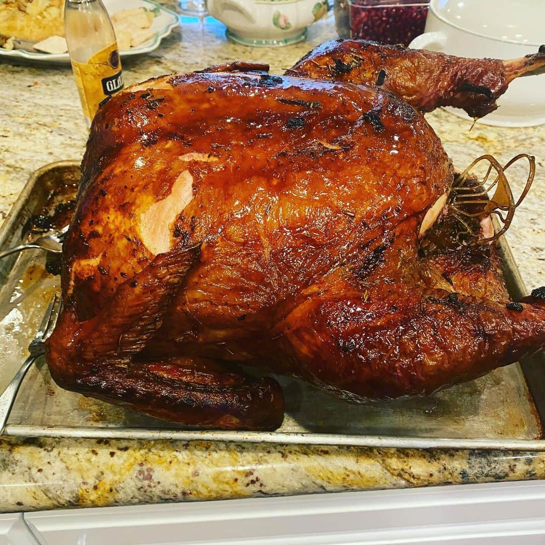 ヘザー・マクドナルドのインスタグラム：「Our dog, Raven got the first serving of our turkey last night. Anyone else catch their family member eating your dinner before grace was said? #thanksgiving #dog」
