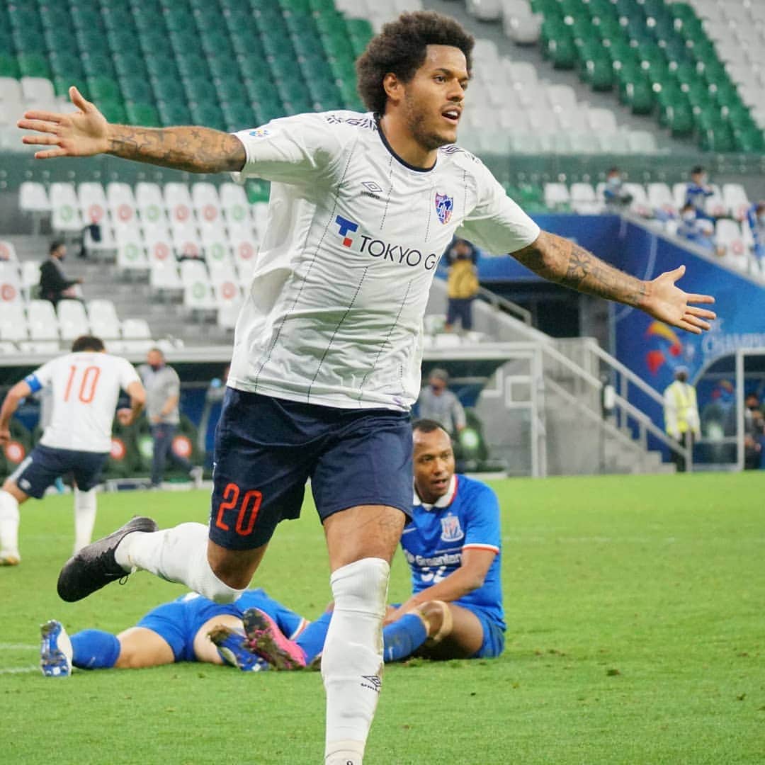 のインスタグラム：「Grato demais pelo jogo de hoje. Glória a Deus pude ajudar com gol em vitória na Champions da Ásia. Vamos!!! ⚽️🙏🏾💪🏾」
