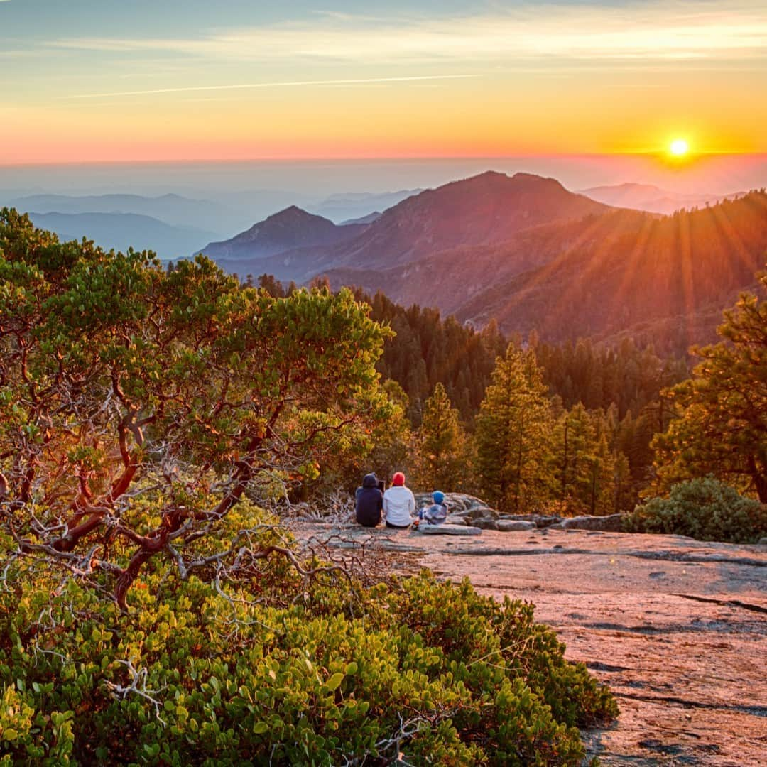 アメリカ内務省さんのインスタグラム写真 - (アメリカ内務省Instagram)「Need a stretch after Thanksgiving dinner? After a big meal, there's nothing like adventuring outside at nearby public lands to watch a sunset, hike, or even ski and snowshoe. Today's a great day to #OptOutside! With varying visitors and staff on public lands this time of year, make sure you plan ahead and prepare. We've got a couple of tips to help you out:  🌄  Know before you go. Look at current park conditions and availability of restrooms and other facilities.  🌄  Keep it close. Follow the state and county orders governing the open status of the area you’re considering visiting.  🌄  Keep your distance. Recreate with the people in your household. Give others plenty of room whether you are on a trail, at a boat launch, or in a parking lot. Follow the CDC’s social distancing guidelines for staying six feet away from others. Be prepared to cover your nose and mouth if you’re near others.  🌄  Know your limits. Consider postponing challenging hikes or trying new activities while first responders, parks, and communities continue to concentrate on responding to the pandemic.  🌄  Keep it with you. If you brought it, take it with you. Trash pickup and restroom facilities will continue to be limited in many park areas.  🌄  Keep it inclusive. Be an active part of making our nation’s parks and public lands safe and welcoming for all identities and abilities.  Photo at Sequoia & Kings Canyon National Parks (@sequoiakingsnps) in #California by Christina Allan (www.sharetheexperience.org). #usinterior #RecreateResponsibly」11月28日 1時33分 - usinterior