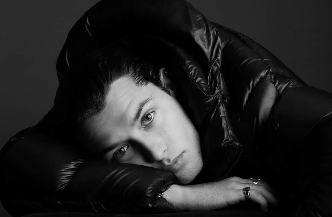 ラファティ・ロウのインスタグラム：「“I won’t talk about it , don’t ask me or I’ll shout it, doubted faster than you counted on your right hand , we’re not allowed to , speak out about what’s thirsty today’s run by the dirties now I understand”」