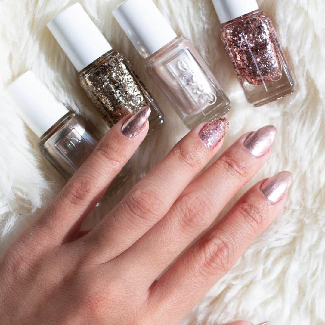 Target Styleのインスタグラム：「File under: Holiday shades that aren't red and green. @Essie's Limited Edition Gift Set includes four mini glitter and shimmer polishes for $12.99! ✨」