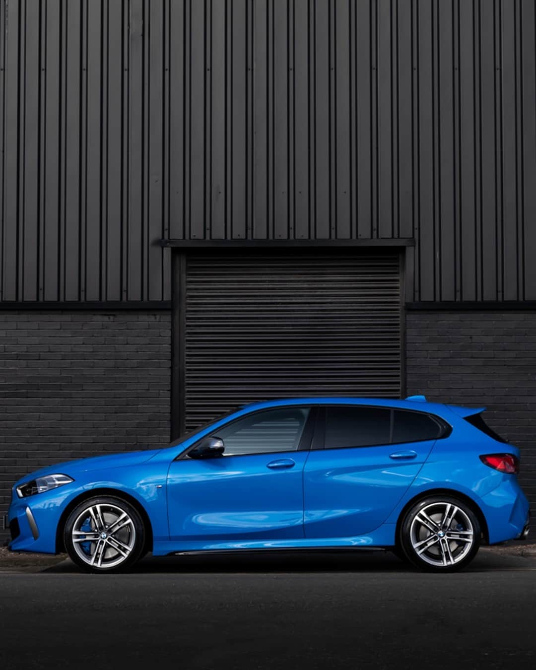 BMWのインスタグラム：「Dynamic delights. The BMW 1 Series.  #THE1 #BMW #1Series #BMWRepost @petervardy @Kabizzz __ BMW M135i xDrive: Fuel consumption in l/100 km (combined): 7.1–6.8. CO2 emissions in g/km (combined): 162–155. Further information: www.bmw.com/disclaimer.  	 Acceleration (0-100 km/h): 4.8 s. Power: 225 kW, 306 hp, 450 Nm. Top speed (limited): 250 km/h.」