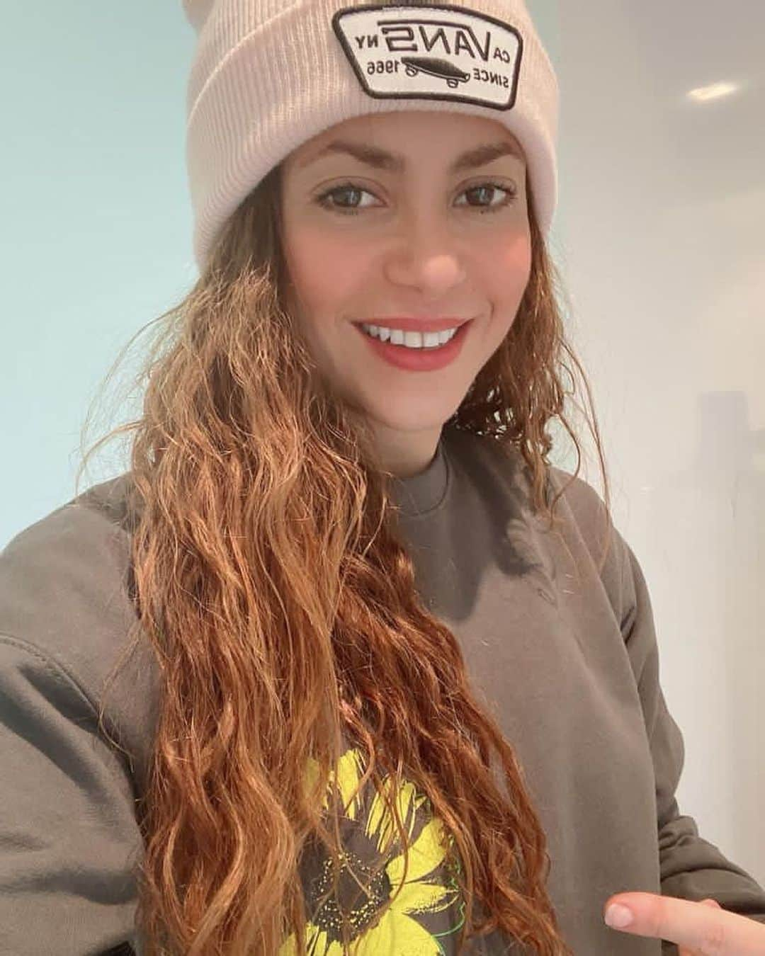 シャキーラさんのインスタグラム写真 - (シャキーラInstagram)「Me llegaron estas sudaderas para celebrar los 25 años de Pies Descalzos!」11月28日 1時38分 - shakira