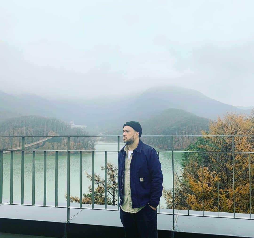 サム・ハミントンのインスタグラム：「I love the fog in the morning 아침에 안개를 너무 좋으다」