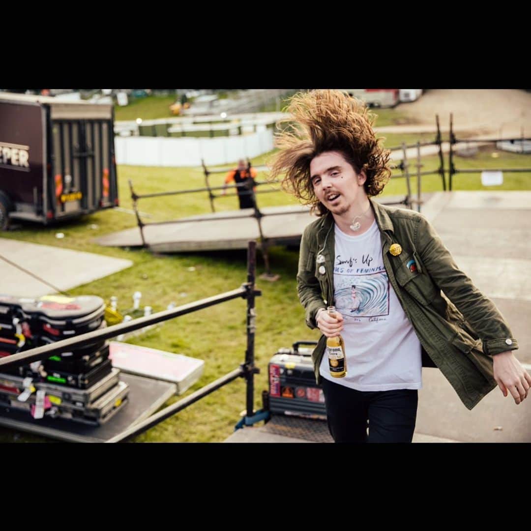 グループラブのインスタグラム：「A BIG ol’ Happy Birthday to this Bad Ass 🎉 Dan-O, Turbo, Sleeper-Head, Turtle, Two-Hour Dan 😜WE love you so much.  Your empathy, intellect, huge heart and killer b lines never cease to impress and inspire.  Thanks for always being you and for having an amazing studio to record in whenever we want! ❤️ 🥳💥🍝」