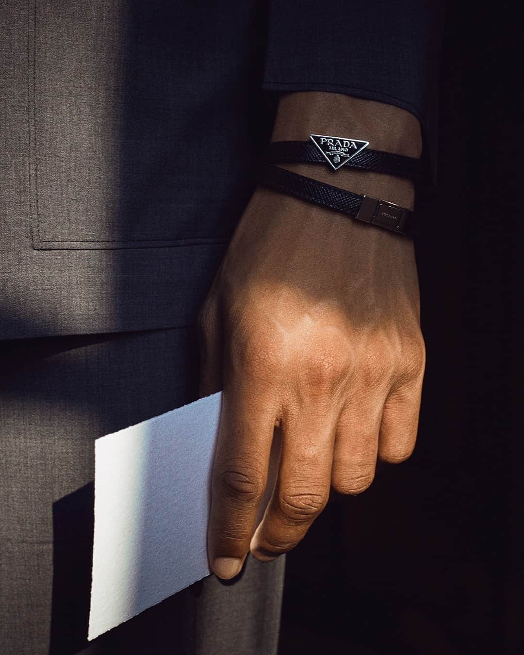 のインスタグラム：「Holding onto a secret, in a #Prada triangle logo wristband. Discover #PradaGifts in “A Stranger Calls”, the #PradaHoliday20 campaign.  Discover more via link in bio.」