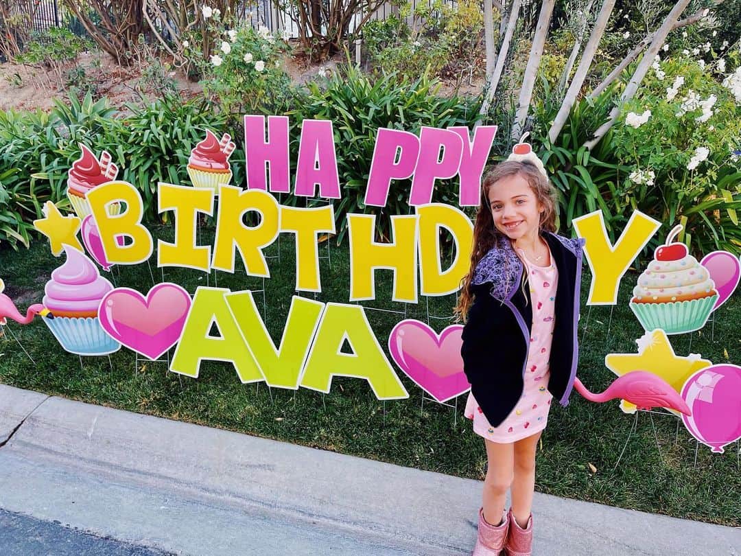 A.J.のインスタグラム：「Happy Birthday to the sweetest, most loving, perfect little princess a daddy could ask for. Ava, I am so proud of the little lady you’ve become and continue to grow into. You are so amazing and talented and you have such a big heart in such a little body. Mommy and Daddy and lil sis love you to pieces. Happy Birthday, my love!! I love you to the moon and back.」