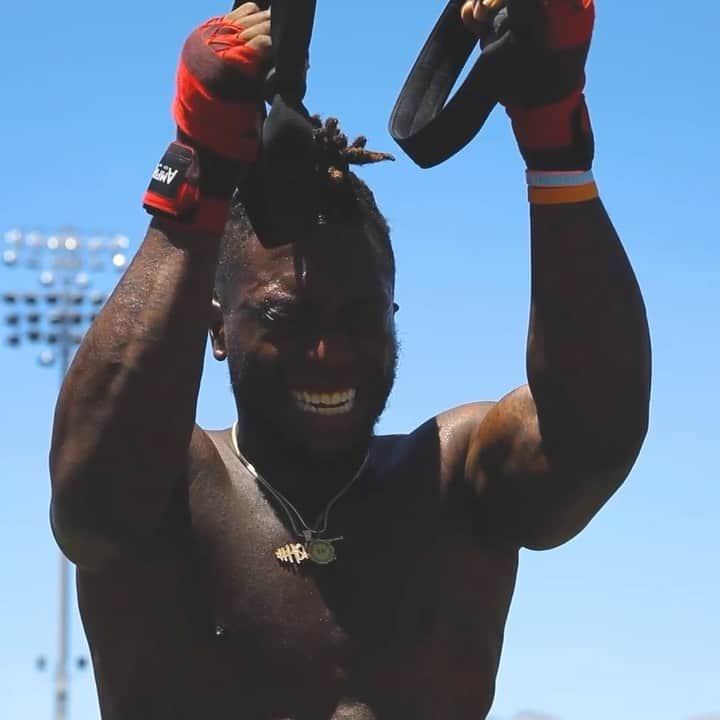 ネイト・ロビンソンのインスタグラム：「Tomorrow is the night. I want to thank my YouTube team @eightsevenmedia media for following me throughout this journey. Training with my team over these past few months has put me in the best shape of my life...time to let’s these hands go #holdat #jakevsnate #tysonjones @triller」