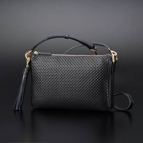 のインスタグラム：「This Friday is all about the color Black⁠ .⁠ .⁠ .⁠ #blackfriday #luxuryfashion⁠ #elegantaccessories⁠ #madeinjapan #blackcolorfashion #blackbag⁠ #alwaysblack #allaboutblack⁠ ⁠」
