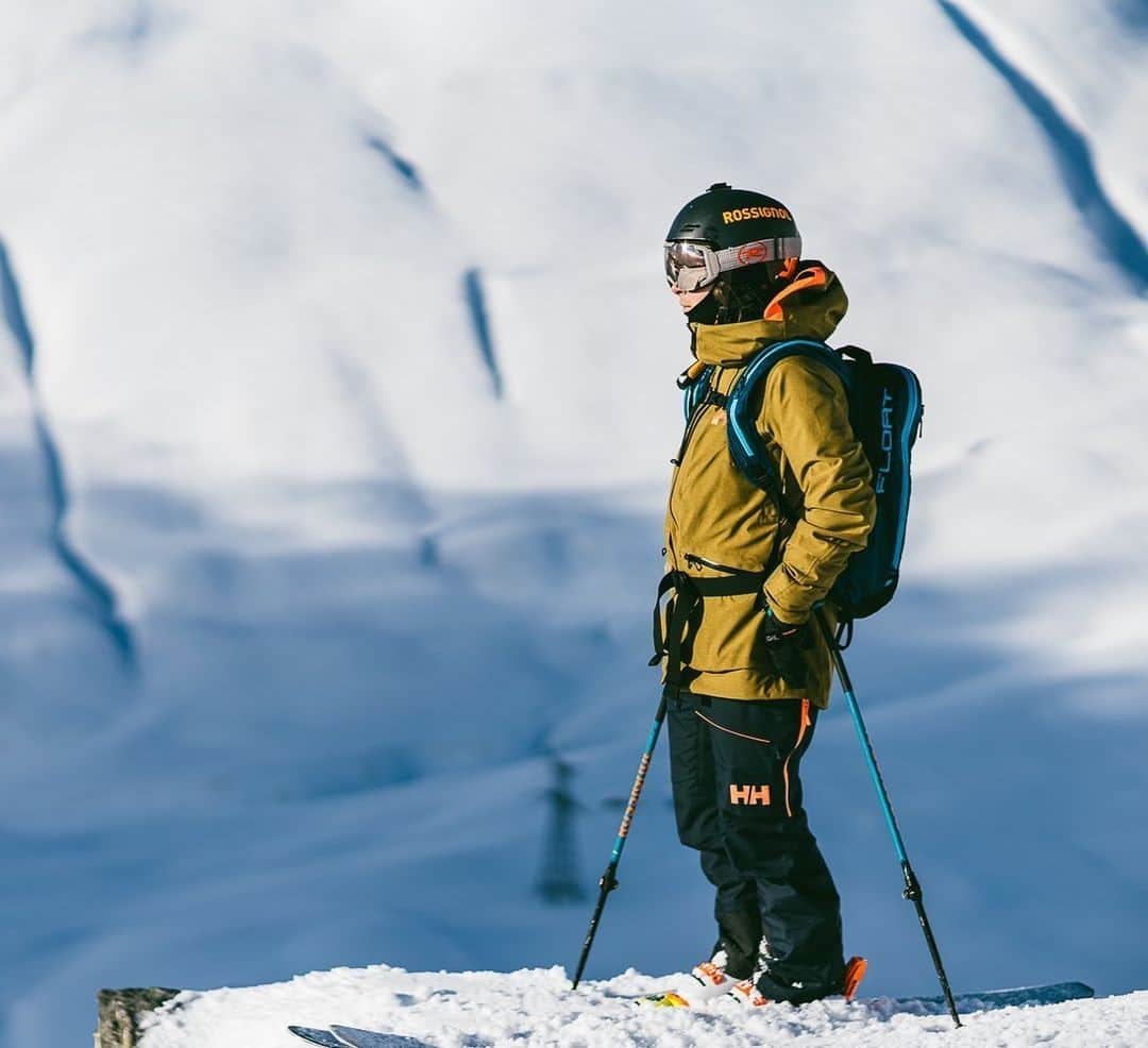 アルピナさんのインスタグラム写真 - (アルピナInstagram)「Be perseverant. Think independently. Trust your instincts. Don’t forget your roots  @juliette_willmann perfectly matches with our « Alpinist » philosophy. 🔺   #AlpinaWatches #ReachYourSummit #AlpinaFamily」11月28日 2時00分 - alpinawatches