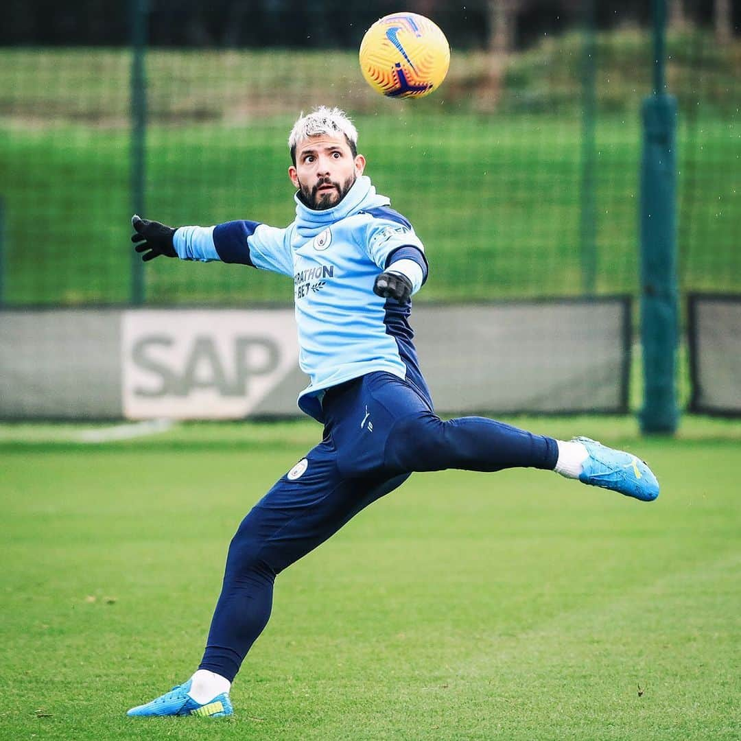 マンチェスター・シティFCさんのインスタグラム写真 - (マンチェスター・シティFCInstagram)「Cold one today 🥶 #mancity」11月28日 2時16分 - mancity