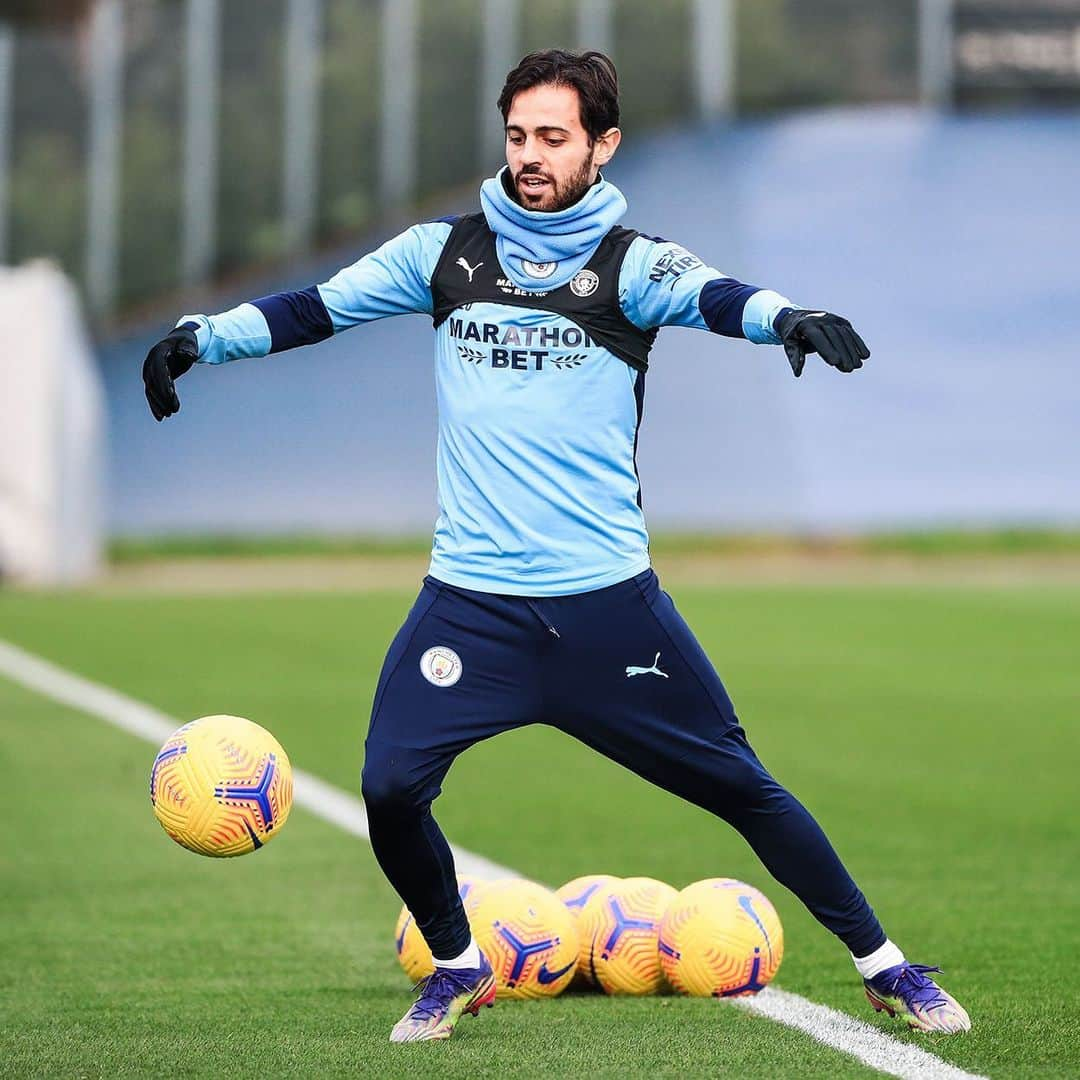 マンチェスター・シティFCさんのインスタグラム写真 - (マンチェスター・シティFCInstagram)「Cold one today 🥶 #mancity」11月28日 2時16分 - mancity