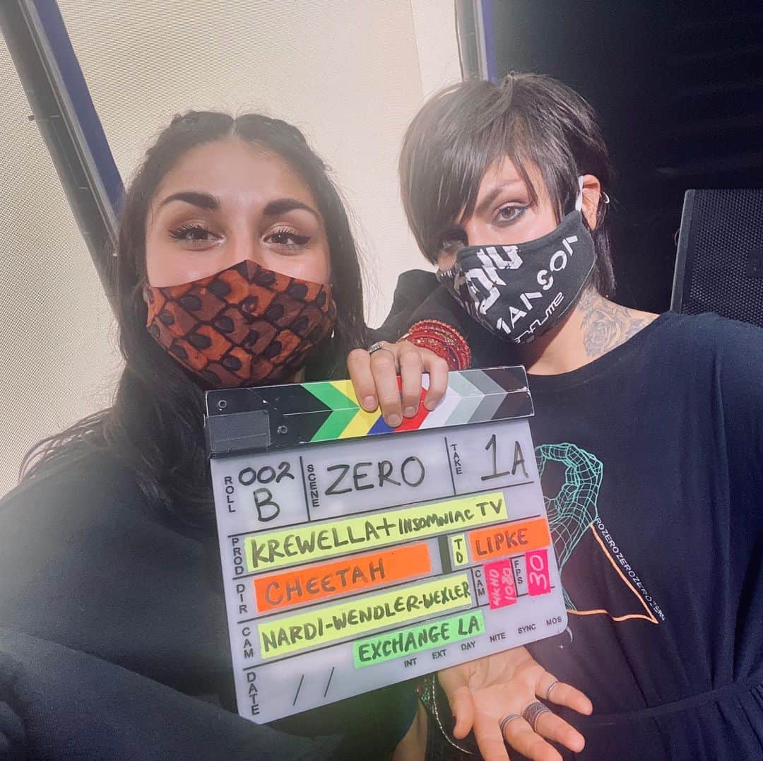 クルーウェラのインスタグラム：「TONIGHT don't miss the premiere of our zer0 Live Concert Experience at 8pm PT / 11pm ET. you will all be there in spirit with us 💓 tune in link in bio!!」