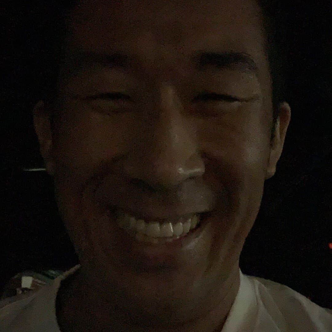 田村裕さんのインスタグラム写真 - (田村裕Instagram)「ロケ終わりました。  帰りますね。  #ロケ終わり #何事にも終わりはある #やまない雨はない #頑張ってれば良いことある #麒麟田村 #タムラ433 #TAMURA #パワースマイル #エネルギースポット」11月28日 2時14分 - hiroshi9393