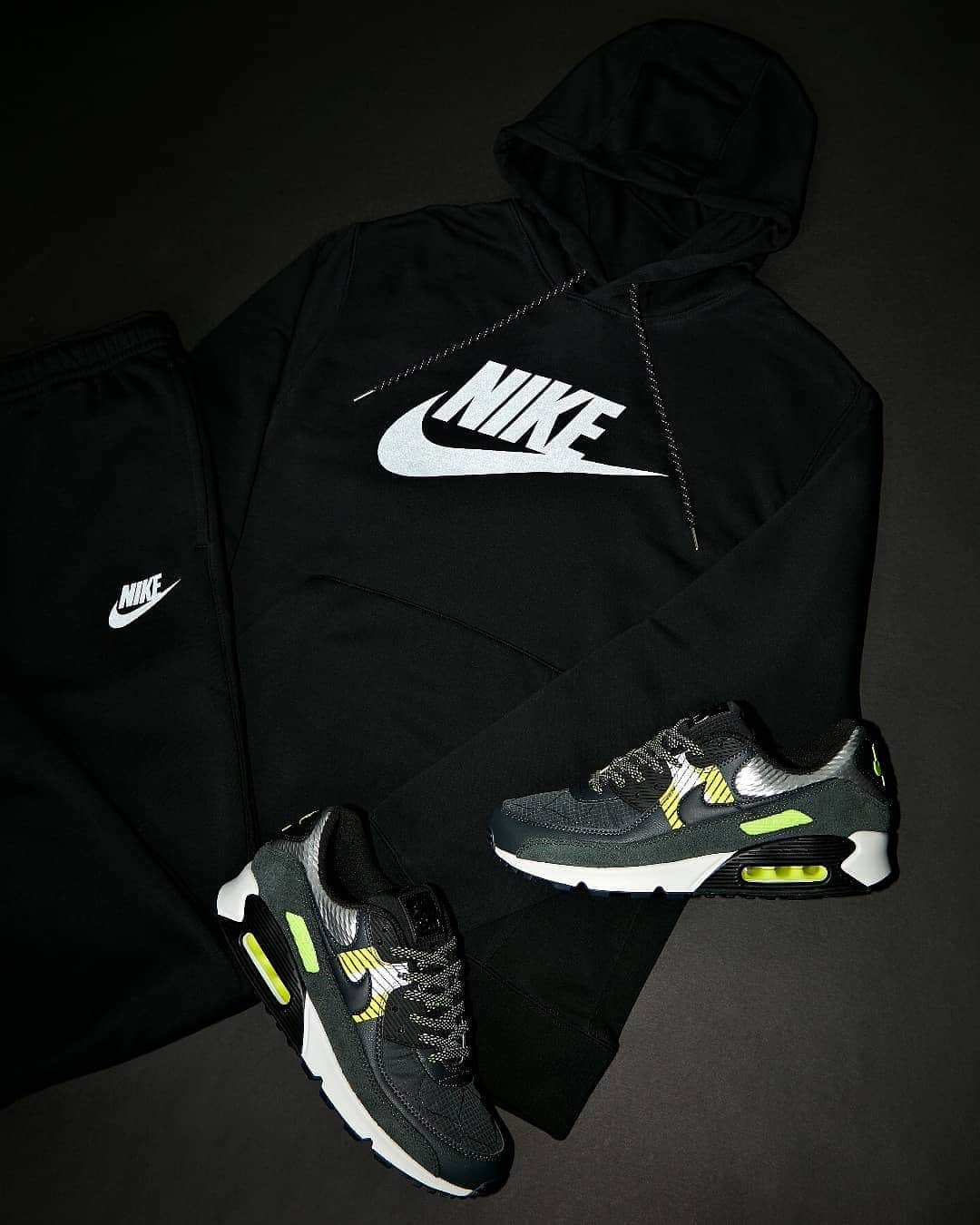 FOOTASYLUMさんのインスタグラム写真 - (FOOTASYLUMInstagram)「Another Fresh Fit Friday. 👌  Shop the look with the @Nikesportswear Club Reflective HBR Overhead Hoodie, Club Fleece Pant & Air Max 90 3M.  #Footasylum #Nike #AirMax90」11月28日 2時25分 - footasylum