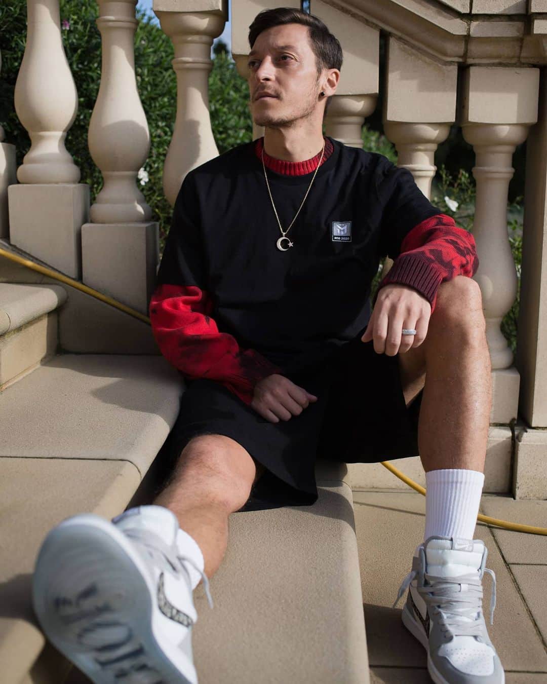 メスト・エジルのインスタグラム：「Throwback to warmer times in London ☀️ @M10Streetwear」