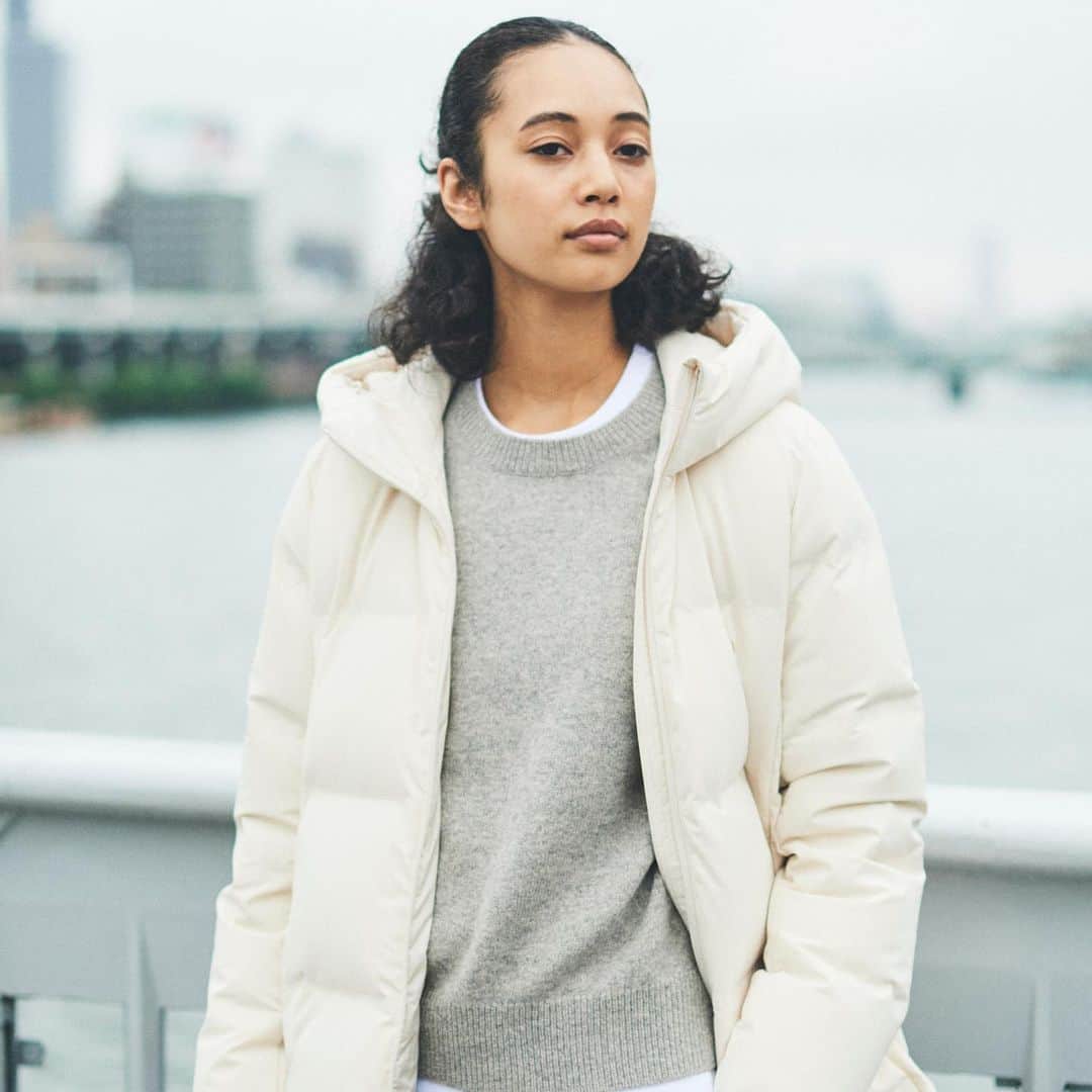 UNIQLO UKのインスタグラム：「Have you seen our Black Friday deals yet? Find favourites online like the Women’s Seamless Down Coat and the Men’s Seamless Down Hooded Parka at £99.90.」