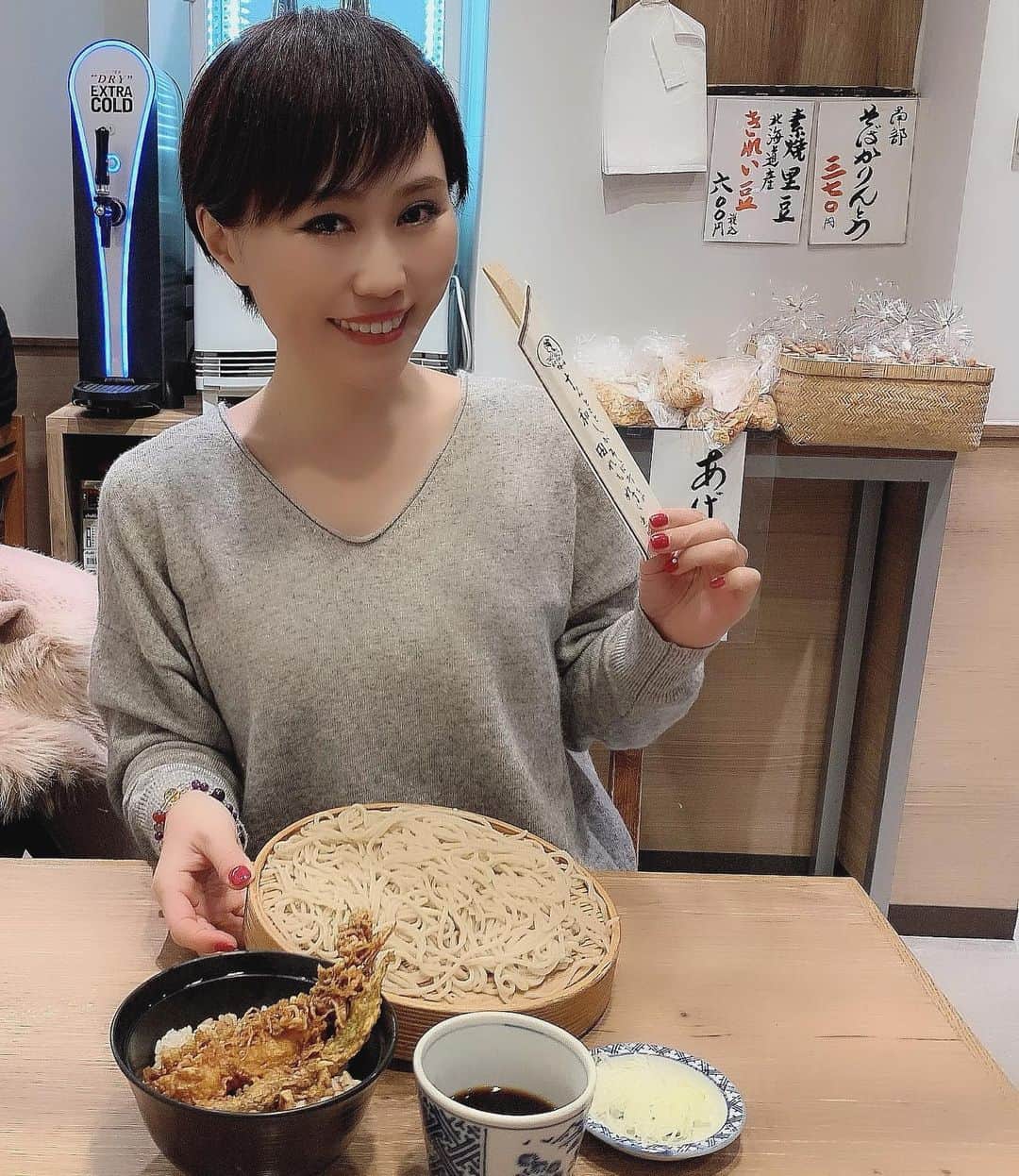 Karinのインスタグラム：「浅草の老舗の名店「十和田」🥢🍵 ・ 出来立ての手打ち蕎麦が美味しかった😊✨ もっと食べたかったな笑 ・ #浅草 #浅草グルメ #老舗 #名店 #蕎麦屋 #蕎麦好き #十和田 #メトロ通り十和田」