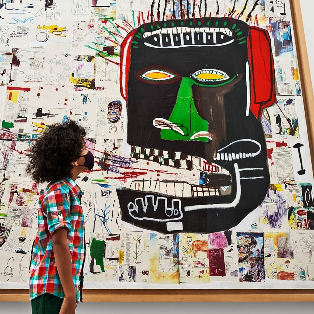 ニューヨーク近代美術館のインスタグラム：「Did you know kids 16 and under always get in free at MoMA?  Have an art adventure with your family. Explore the Museum together with special audio, gallery labels, and activity guides for kids that let you draw, move, and imagine with art.  Revisit favorite works and discover new ones in our Fall Reveal without the crowds. A limited number of tickets for November and December are still available—book now at the link in our bio for the holiday break, and get ready to make memories with your loved ones. --- [A view of the second-floor collection galleries. Shown: Jean-Michel #Basquiat. "Glenn." 1985. Acrylic, oilstick, and photocopy collage on canvas. Private collection. Artwork © Estate of Jean-Michel Basquiat. Licensed by Artestar, New York. Photo: Noah Kalina]」