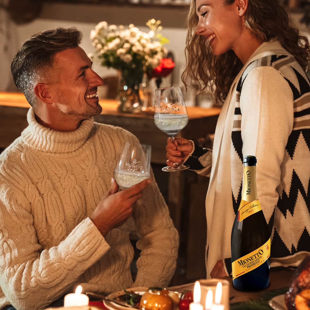 のインスタグラム：「Luci, candele e un sorriso che scalda il cuore 🧡⁣ #mionettoprosecco #mionettoinsieme⁣ Bevi Mionetto responsabilmente」