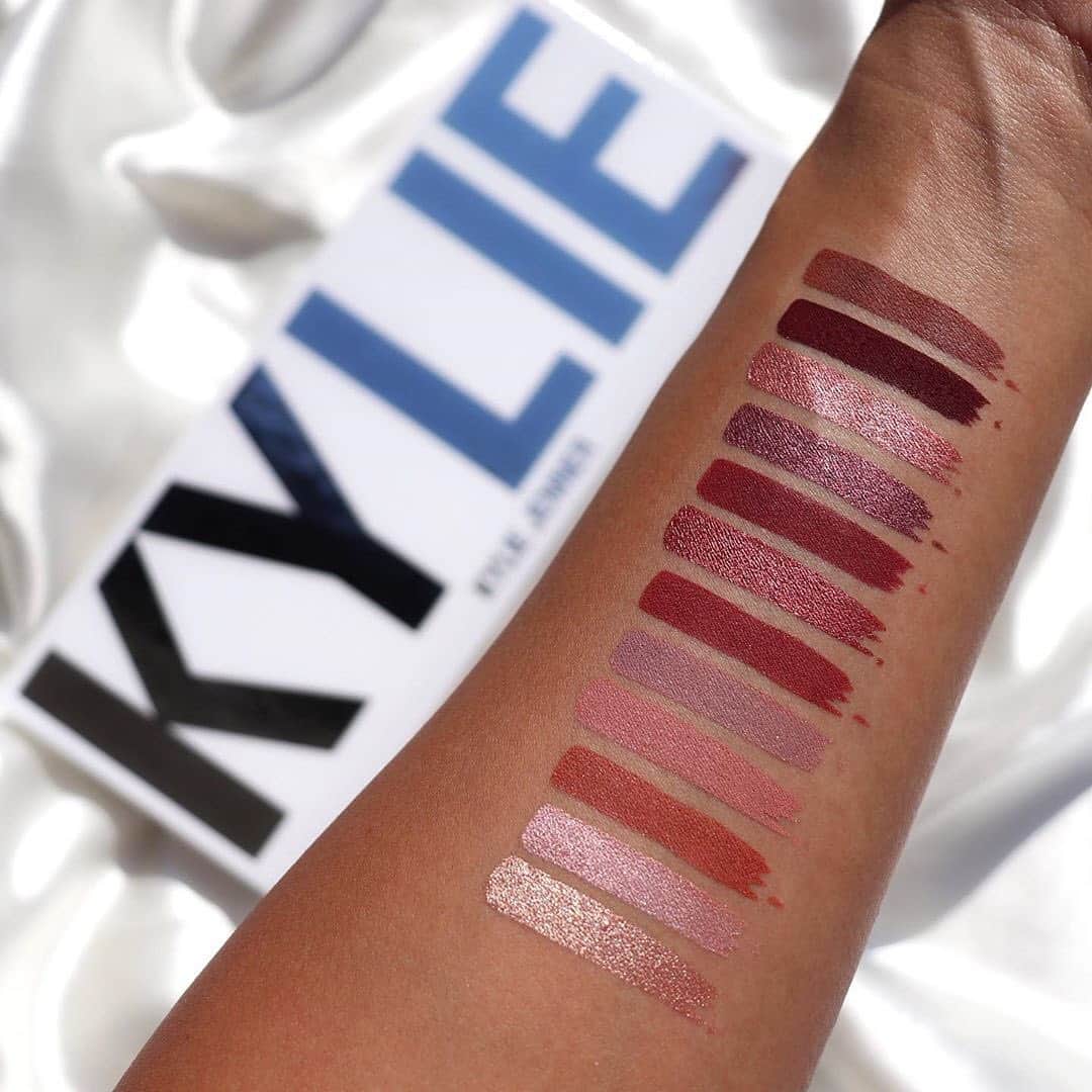 Kylie Cosmeticsさんのインスタグラム写真 - (Kylie CosmeticsInstagram)「Burgundy Extended swatches by @maquillageitup 😍 Get up to 40% off sitewide NOW— you don’t want to miss this! ✨ KylieCosmetics.com」11月28日 2時32分 - kyliecosmetics